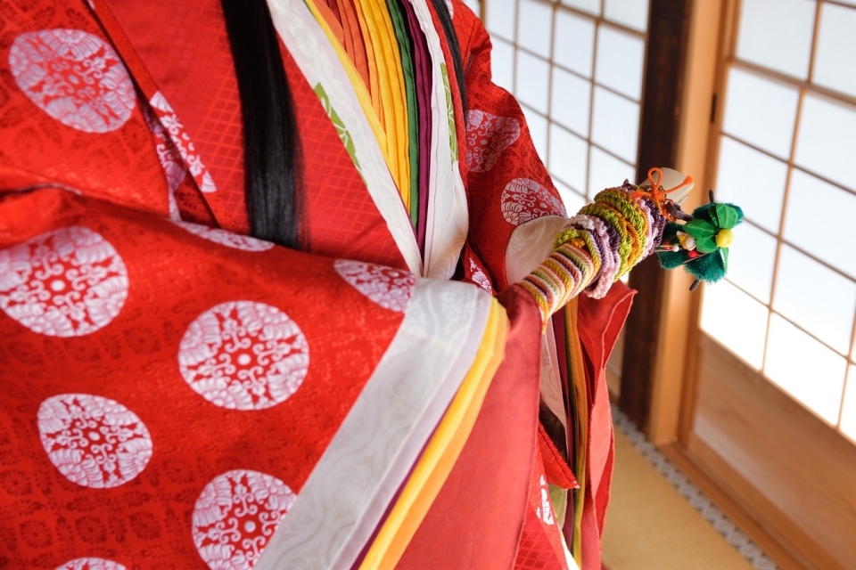 「みんなでお姫様に大変身!」衣紋道の十二単体験 写真2