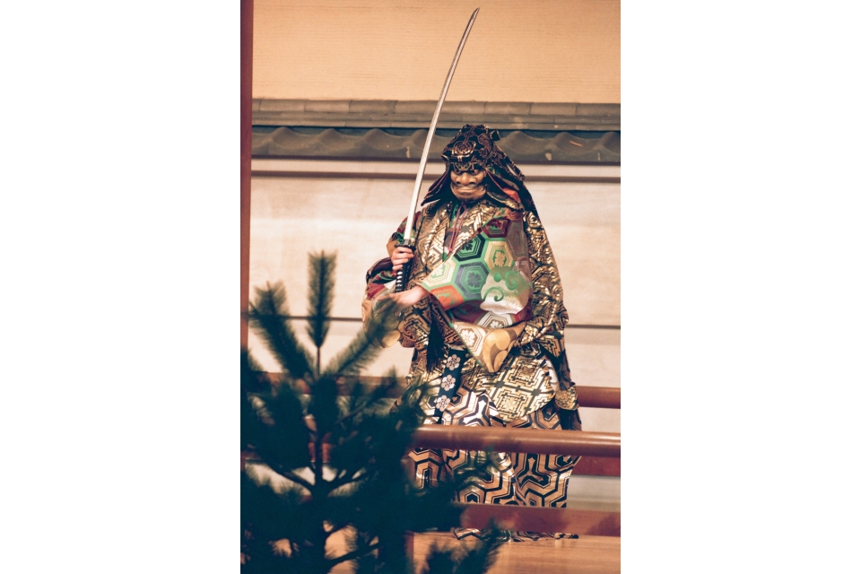 A performance given by Atsushi Yoshida, a younger Noh actor of the Kanze school Photo5