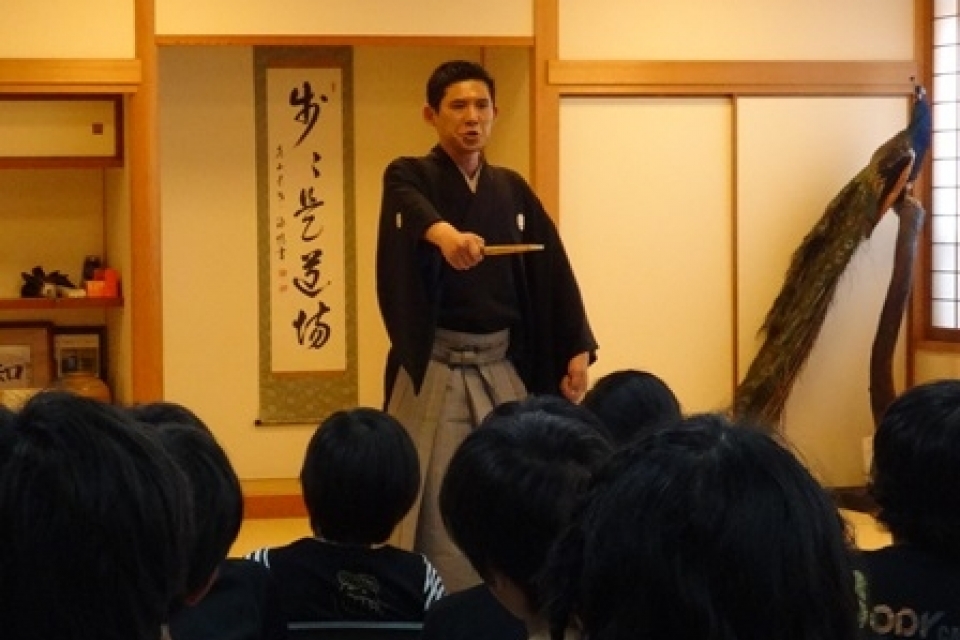 「観世流若手能楽師吉田篤史」による体験と鑑賞 写真4